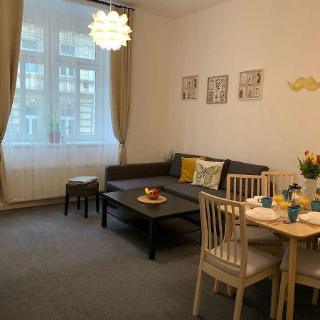 Little Tom Apartments Praga Exterior foto