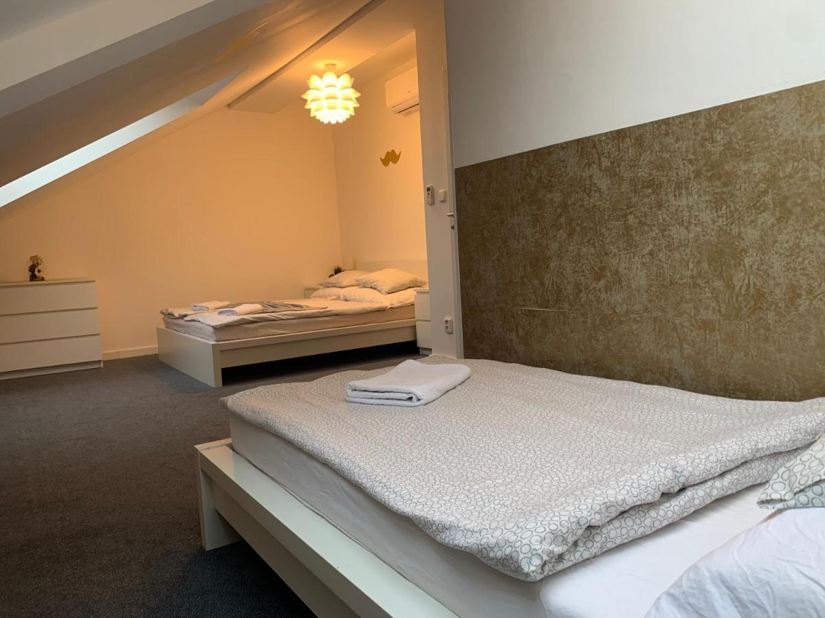 Little Tom Apartments Praga Exterior foto
