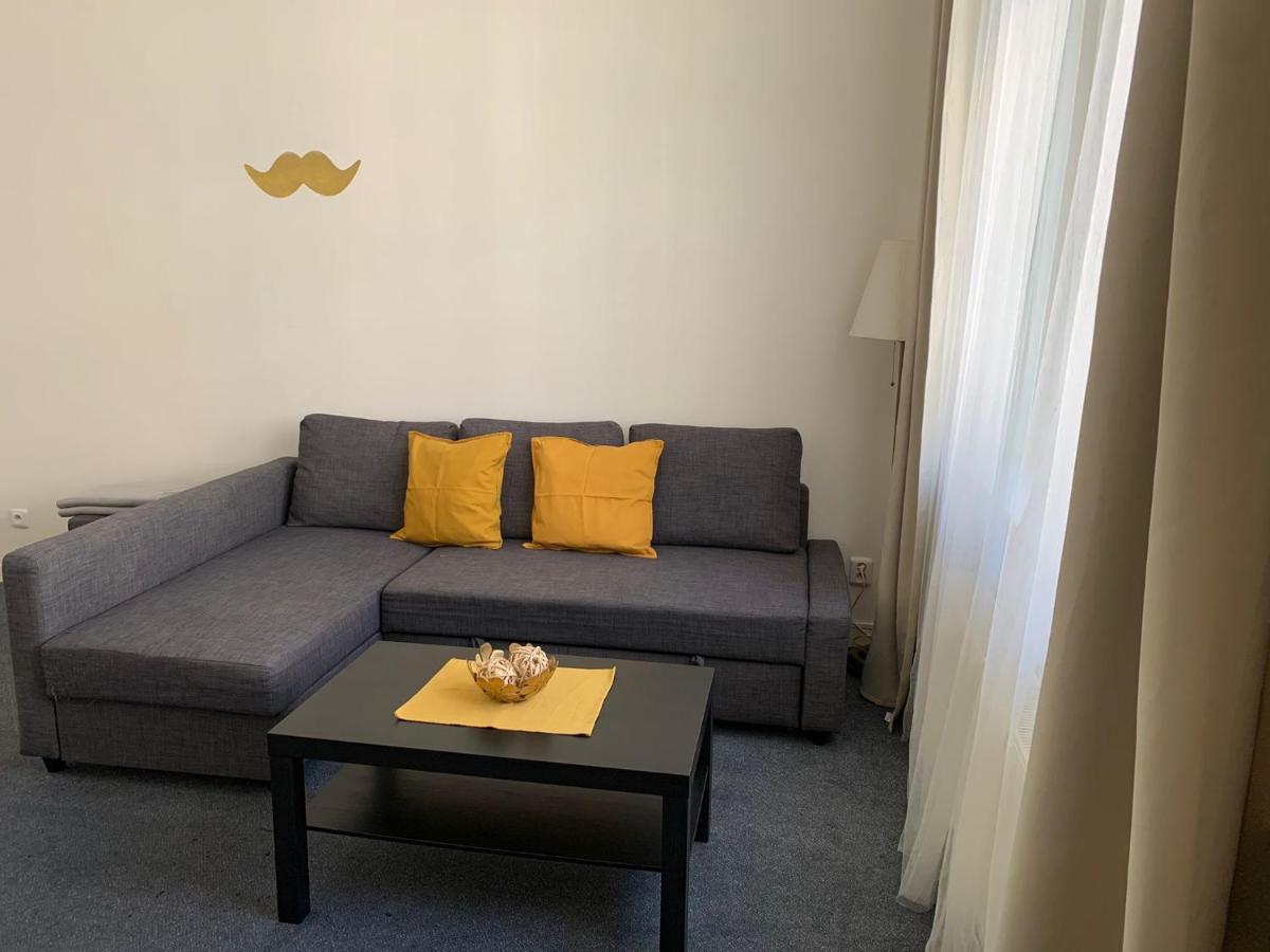Little Tom Apartments Praga Exterior foto